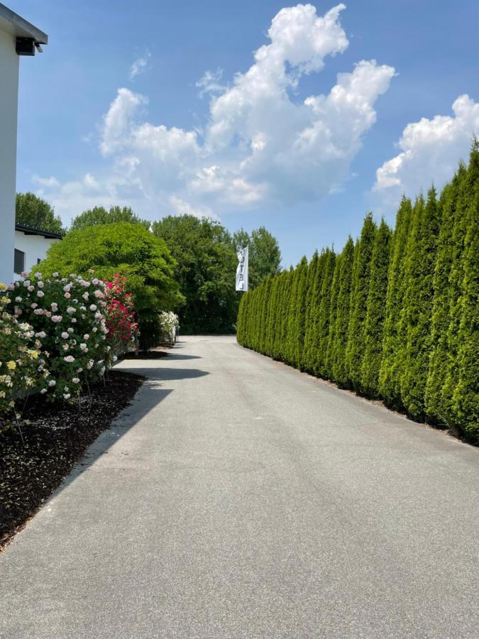 Aparthotel nah dran Dingolfing Bagian luar foto